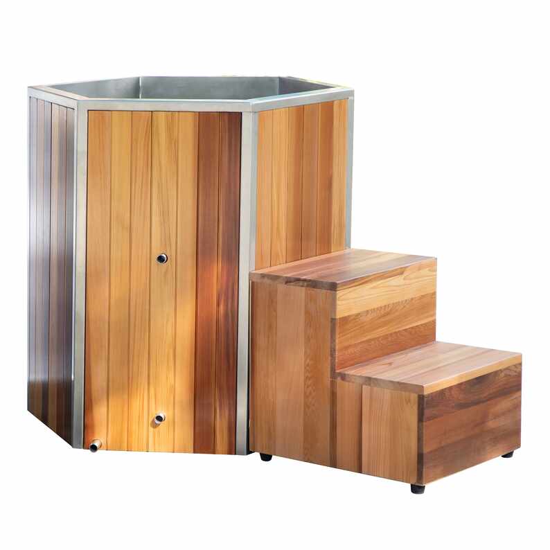 Può una vasca a immersione fredda in cedro con gradino di accesso trasformare il tuo recupero, il tuo benessere e il tuo stile di vita all'aria aperta Può una vasca a immersione fredda in cedro con gradino di accesso trasformare il tuo recupero, il tuo benessere e il tuo stile di vita all'aria aperta